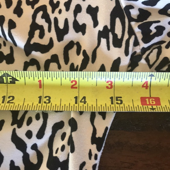 Originality Leopard Crop Top - Picture 5 of 7